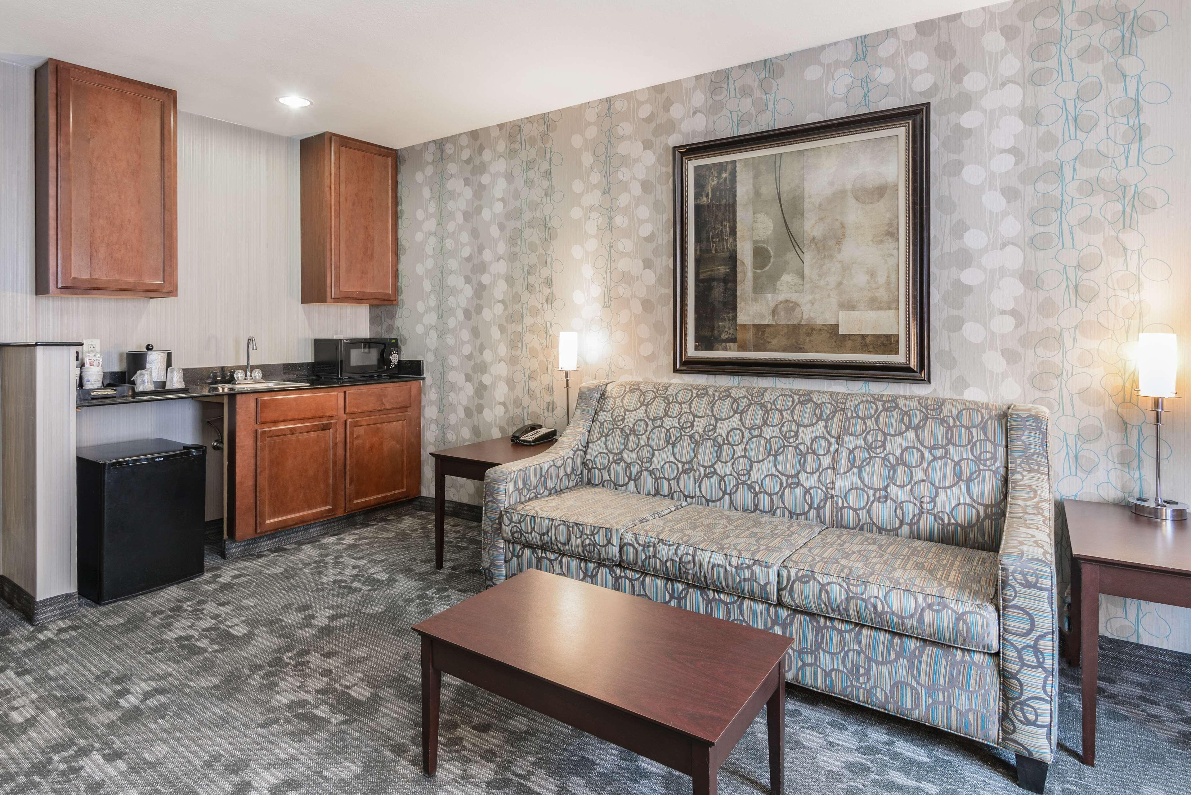 Best Western Concord Inn And Suites Екстериор снимка