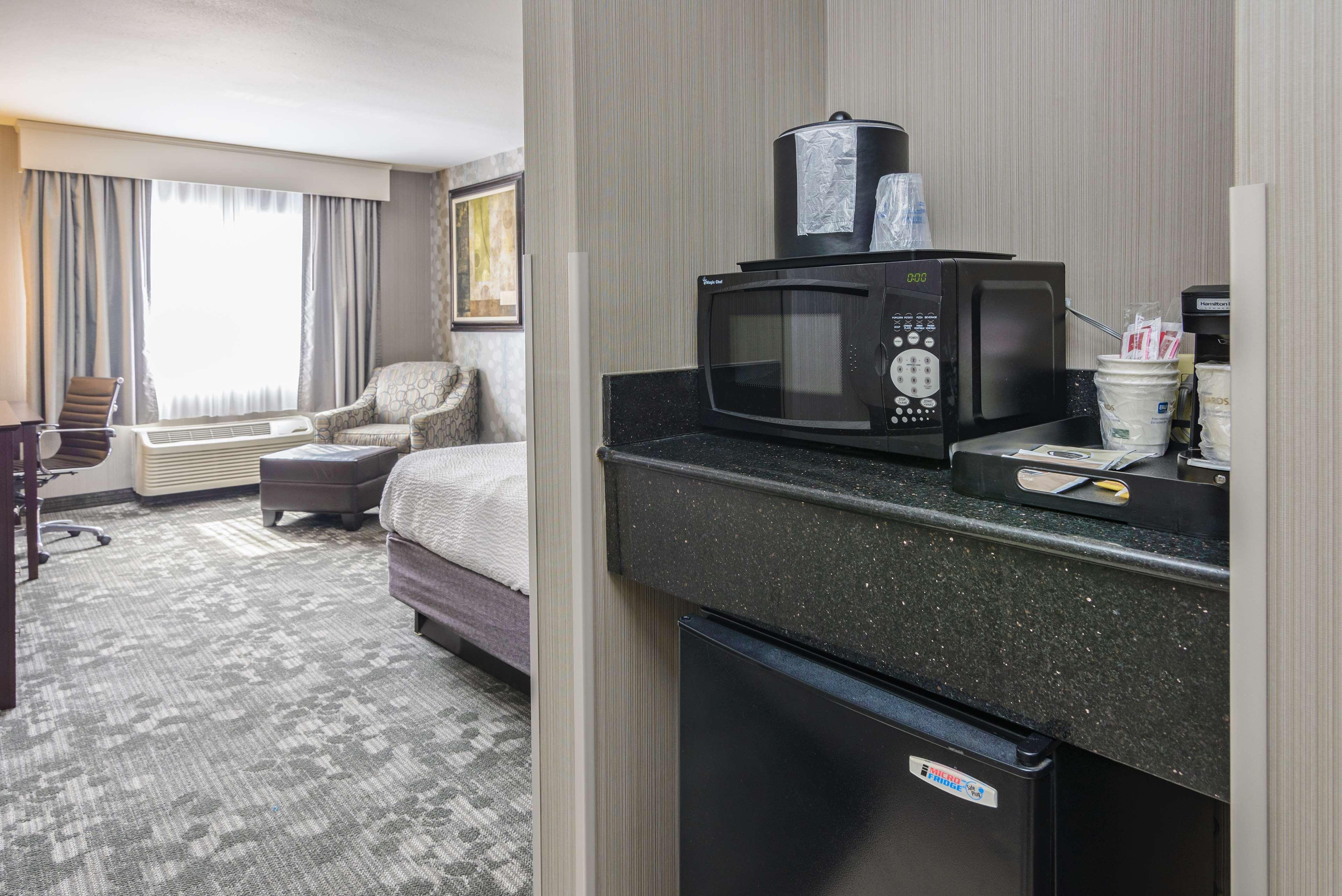 Best Western Concord Inn And Suites Екстериор снимка
